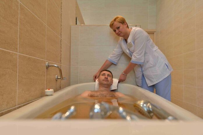 to take a coniferous bath by a man for the treatment of prostatitis